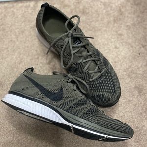 NIKE FLYKNIT TRAINERS